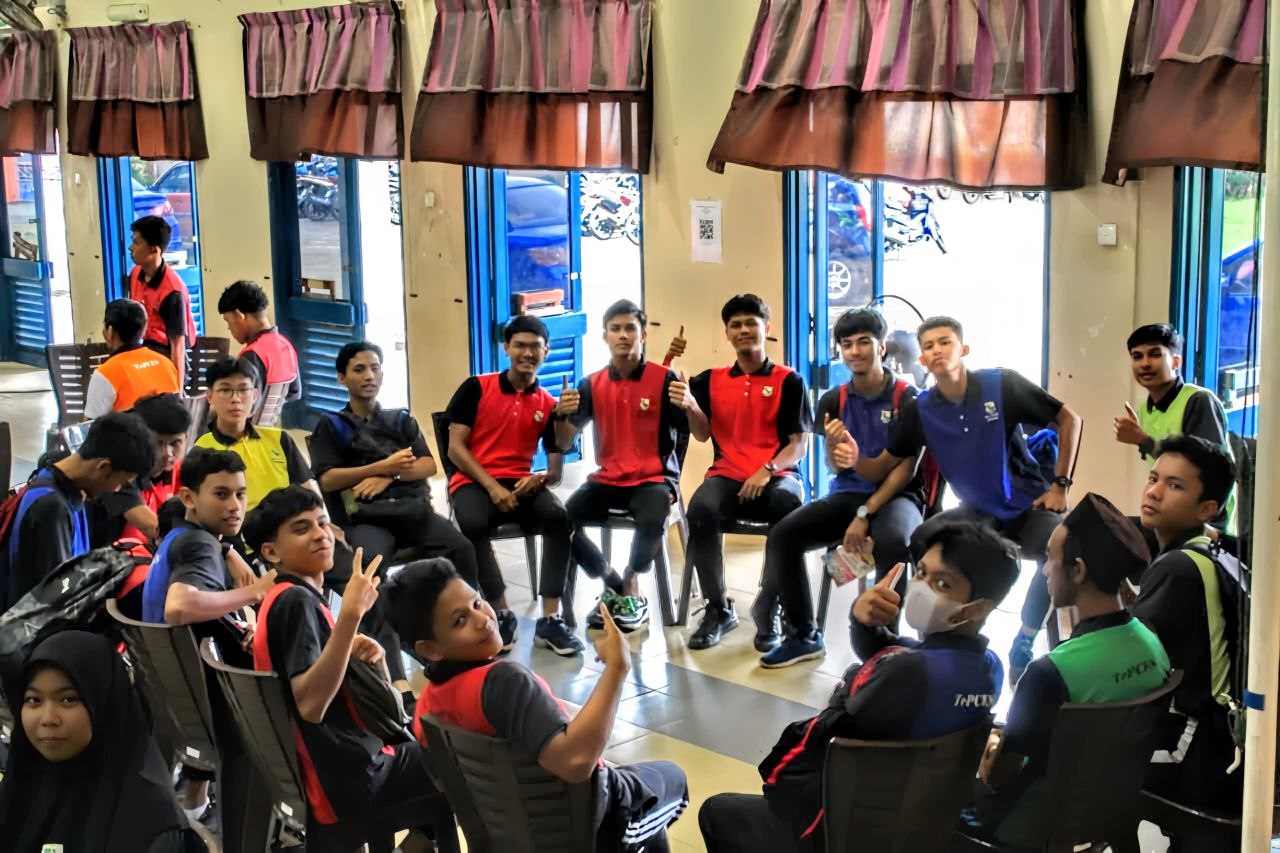 Discussion with alumni